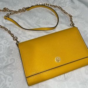 Tory Burch Robinson Bag Mustard Yellow. Used -Like new